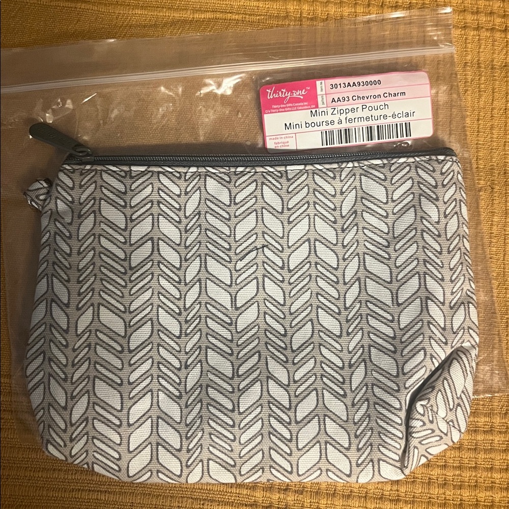 Thirty-One Chevron Pattern Zipper Pouch